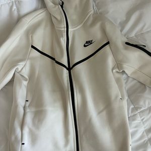 White mens nike tech